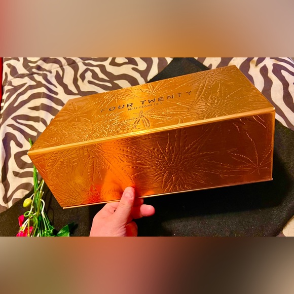 MELT “420 FOUR TWENTY” MAKEUP VAULT/ GOLD FOIL COLLECTOR BOX & GLASS ACCESSORY - Picture 13 of 14